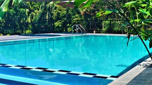 Outdoor pool - Nethmini Regency (Siyambalanduwa)
