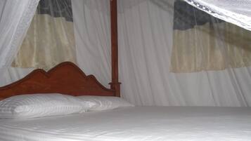 Comfort Twin Room, 1 Double Bed, Non Smoking | 3 bedrooms, soundproofing, free WiFi, bed sheets