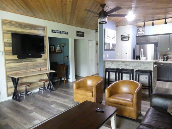 Smart TV, fireplace