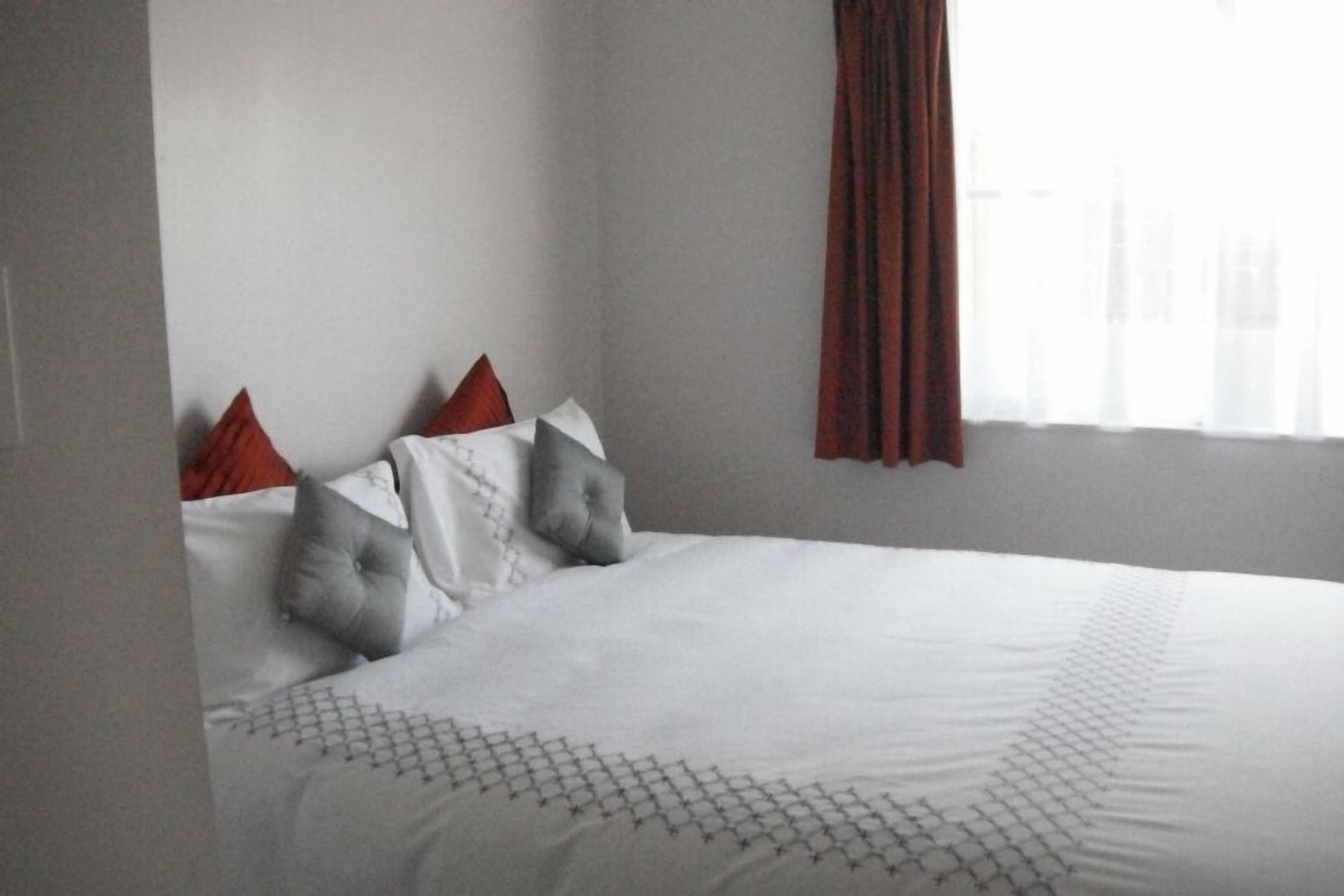 3 chambres, fer et planche à repasser, Wi-Fi, draps fournis