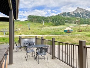 Property grounds - Ski-in/Ski-out, 1 bedroom at the heart of the Resort Base Area! (Mt. Crested Butte)