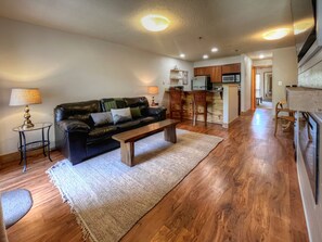 Platt-tv och eldstad