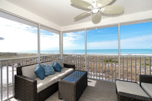 Comfortable villa with unobstructed view of the Gulf on Resort, C2424B