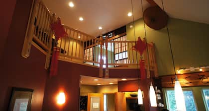 Asian Motif Lodge --- große Gruppe (zu Fuß zum Alyeska Resort)