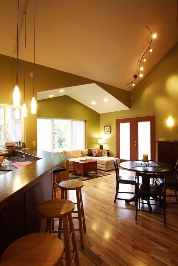 Interior - Large group(walking distance to Alyeska Resort) (girdwood)