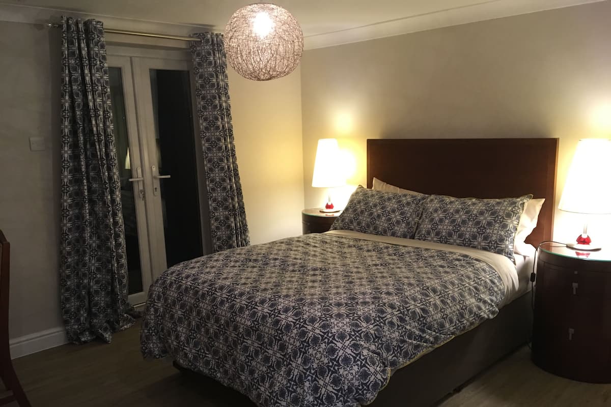 Habitación familiar, no fumadores | Espacio para trabajar con un portátil y sistema de insonorización