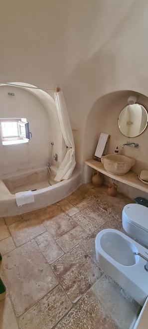 Shower, hair dryer, bidet, towels - Trulli Sant'Oronzo: private pool, olive trees and sandy beaches at your doorstep (Monopoli)