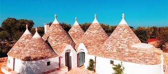 Trulli Sant'Oronzo: private pool, olive trees and sandy beaches at your doorstep