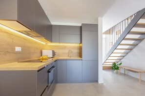 Kühlschrank, Mikrowelle, Ofen, Geschirrspüler
