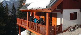 Chalet Bellevenoz - spacious 12-person chalet, peaceful & 100m from ski lift