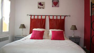 1 bedroom, iron/ironing board, travel crib, WiFi