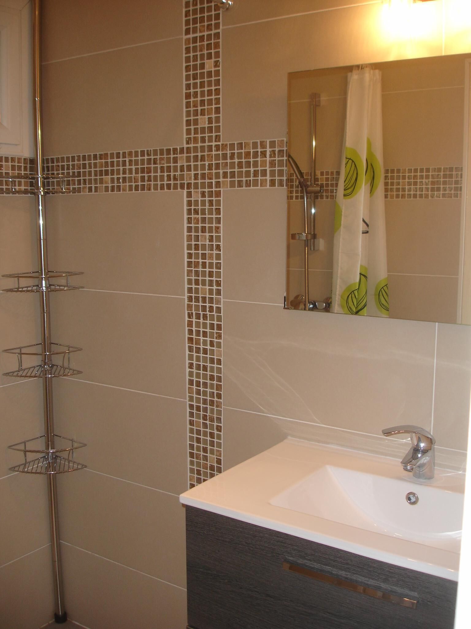 Shower, hair dryer, towels, toilet paper
