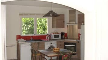 KylskÄp, mikrovÄgsugn, ugn och spishÀll