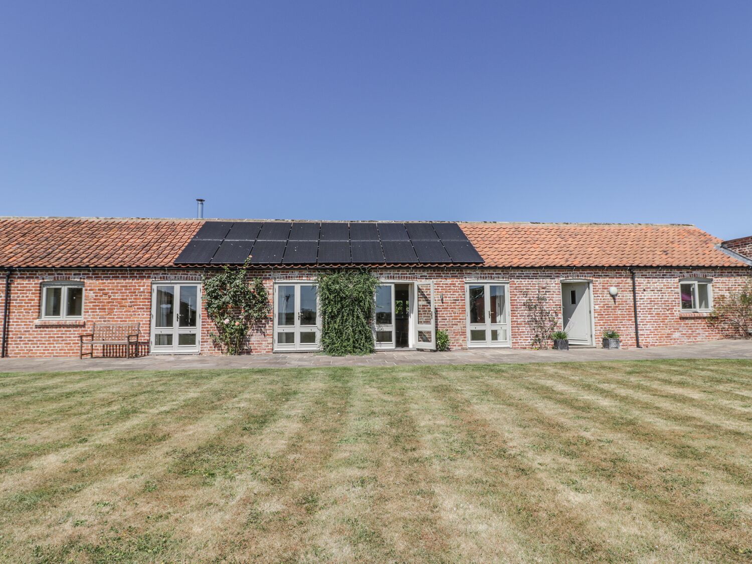 COW BYRE, family friendly, luxury holiday cottage in Malton