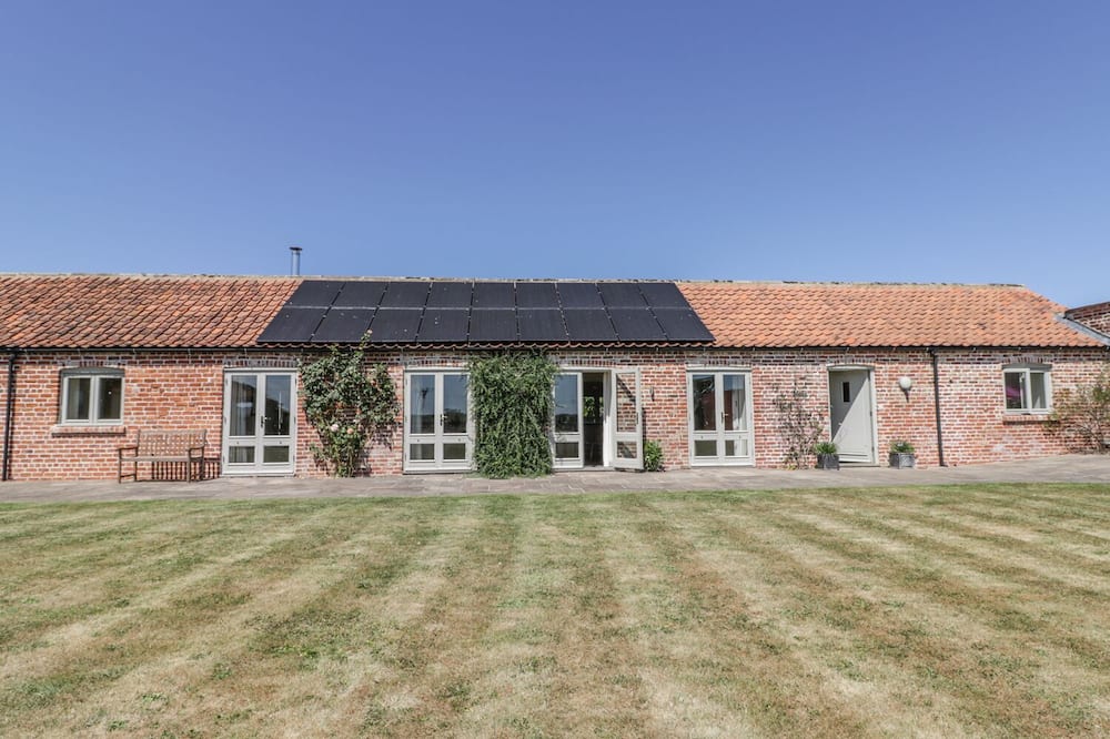 COW BYRE, family friendly, luxury holiday cottage in Malton