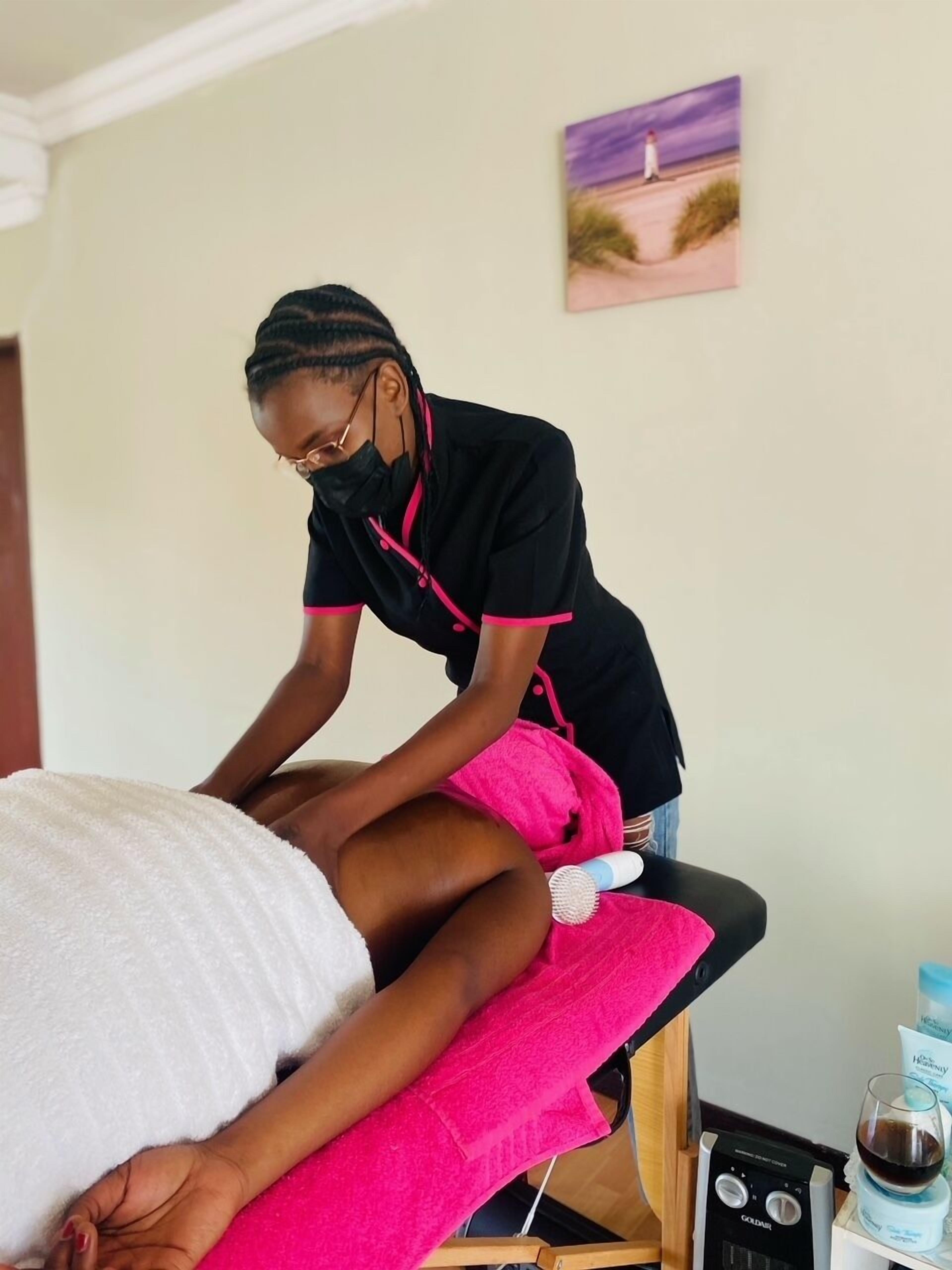 雙人療程室、身體療程、熱石按摩、深層組織按摩、瑞典式按摩、體膜護理