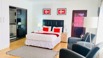 Deluxe Double Room, 1 Queen Bed, Bathtub, Executive Level | 1 bedroom, Egyptian cotton sheets, premium bedding, down duvets
