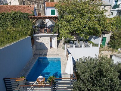 House with heated pool, terrace with sea view, 2 bedrooms, quiet location