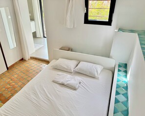 4 bedrooms, iron/ironing board, travel cot, free WiFi