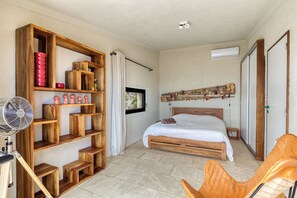4 bedrooms, iron/ironing board, travel cot, free WiFi - 9 Guest Villa with Heated Pool, Spa, Pétanque & Panoramic View (Tourtour)