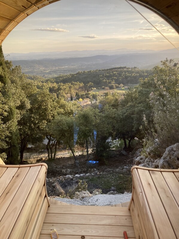 Property grounds - TOURTOUR BREATHTAKING VIEWS
OUTDOOR SAUNA AND JACUZZI (Tourtour)
