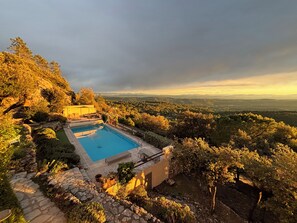 Outdoor pool, a heated pool - TOURTOUR BREATHTAKING VIEWS
OUTDOOR SAUNA AND JACUZZI (Tourtour)