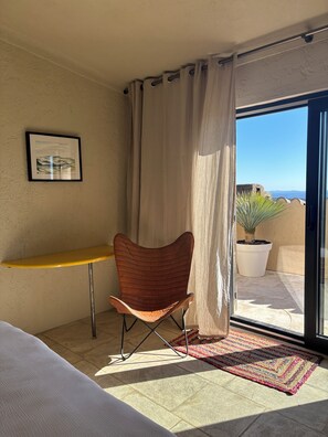 4 bedrooms, iron/ironing board, travel cot, free WiFi