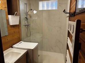 Combinazione doccia/vasca, asciugacapelli