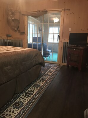 2 bedrooms, iron/ironing board, bed sheets