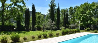 Magnificent villa on flat wooded land - Heated swimming pool treated with salt