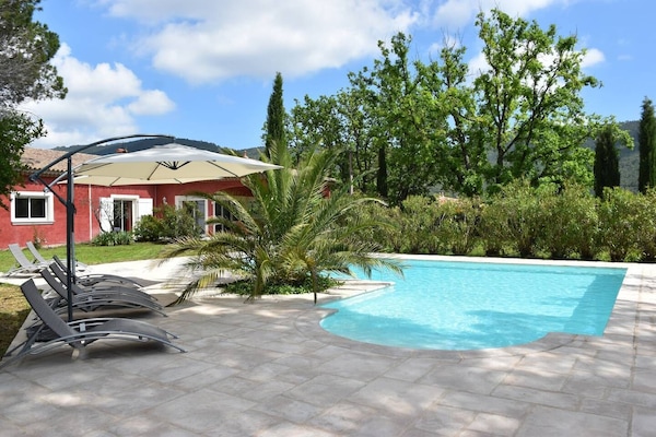 Villa provençale avec magnifique piscine c(67 m²) traitée au sel et .hauffée