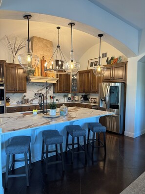 Fridge, microwave, oven, stovetop - Lux Retreat 3600SqFt on 11Acres, Pool, 5min to Lake Travis,Theatre room, wet bar (Leander)