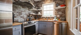 Pawsibilities  - Pet Friendly with Game Room and Hot Tub!