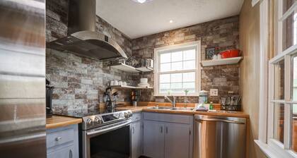 Pawsibilities  - Pet Friendly with Game Room and Hot Tub!