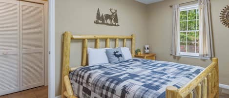 2 bedrooms, iron/ironing board, internet, bed sheets