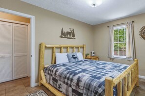 2 bedrooms, iron/ironing board, Internet, bed sheets