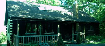 Gezellige Gezinsvriendelijk Lake View Home w / korte wandeling naar Town & Beach