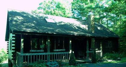 Cozy Family Friendly Lake View Home w / Easy Trip to Town & Beach