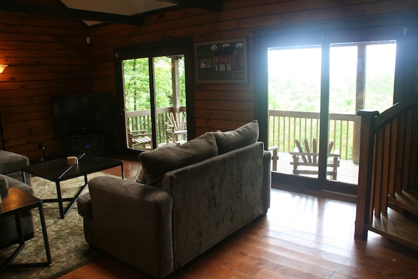 Smart TV, DVD player - Cozy Family Friendly Lake View Home w / Easy Trip to Town & Beach (Bolton)