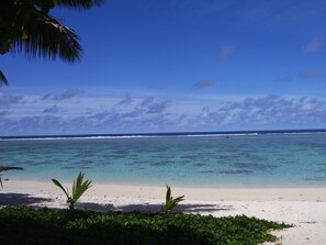 On the beach, beach towels - Aroa Beachfront House - Starlink Internet (Rarotonga)