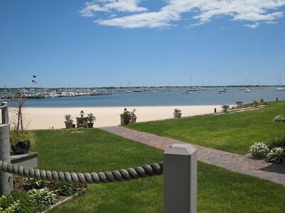 Waterfront condo, Private Beach, Heated Pool, Walk to Ferries and town, Sleeps 8