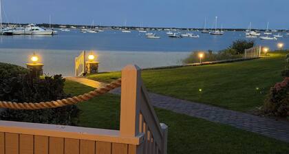 Waterfront condo, Private Beach, Heated Pool, Walk to Ferries and town, Sleeps 8