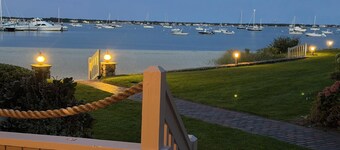 Waterfront condo, Private Beach, Heated Pool, Walk to Ferries and town, Sleeps 8