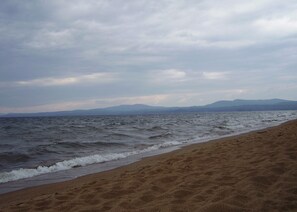 Beach nearby, sun-loungers, beach towels