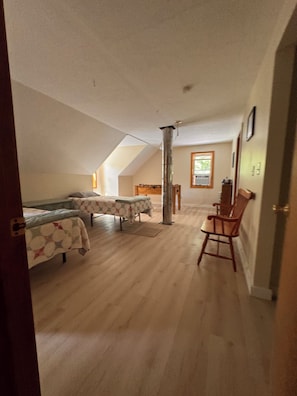 4 bedrooms, desk, iron/ironing board, free WiFi