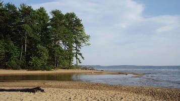 In Strandnähe, Liegestühle, Strandtücher