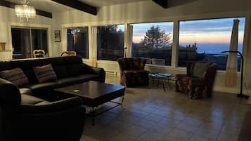 Smart TV, fireplace, foosball