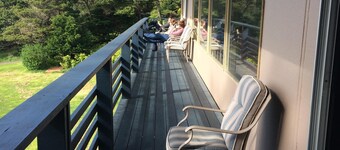 Ocean View Private Lodge on 1.3 acres! 3rd Night free in February.