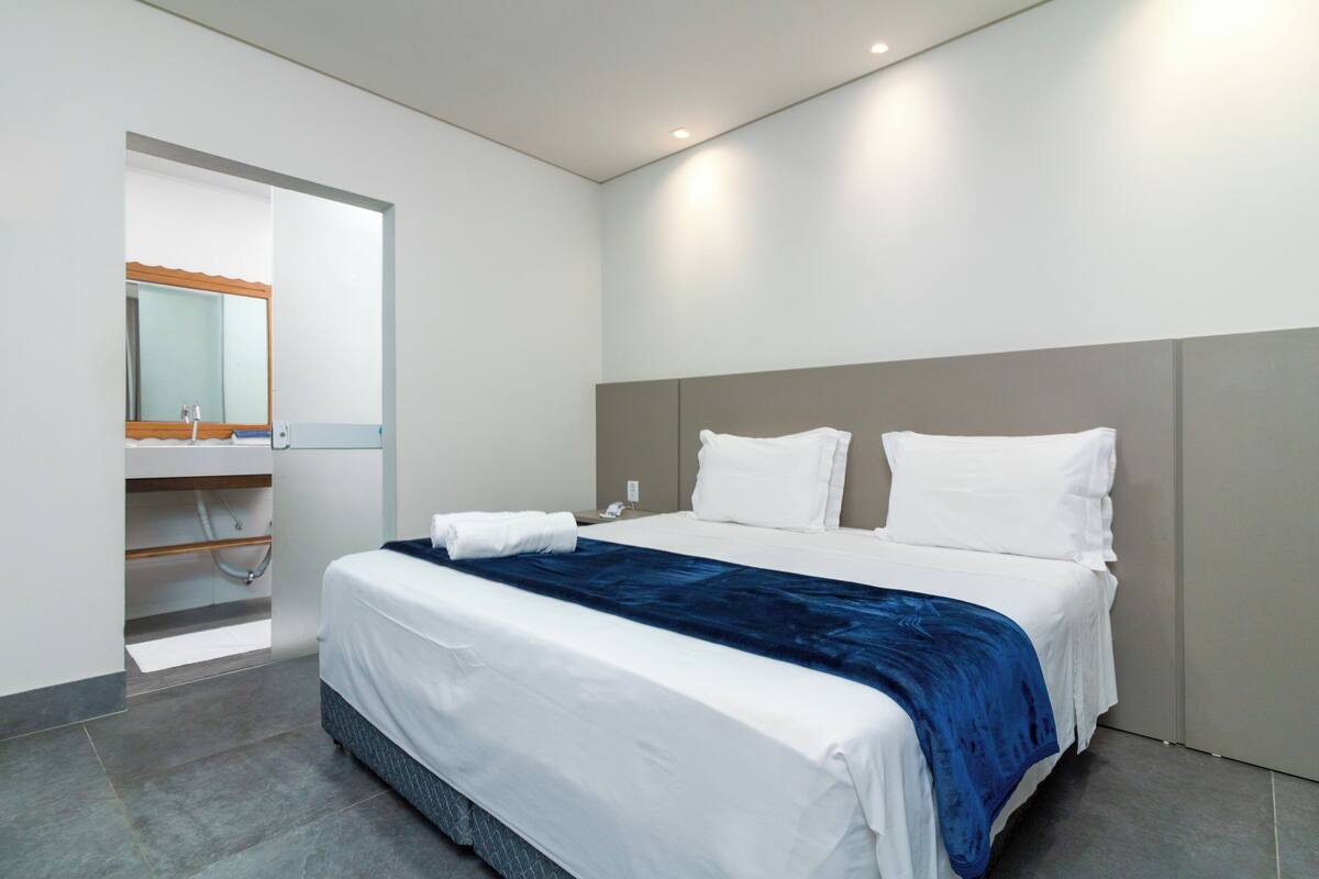 Habitació doble o amb dos llits individuals superior, 1 llit doble | Minibar, escriptori i espai de treball apte per a portàtils