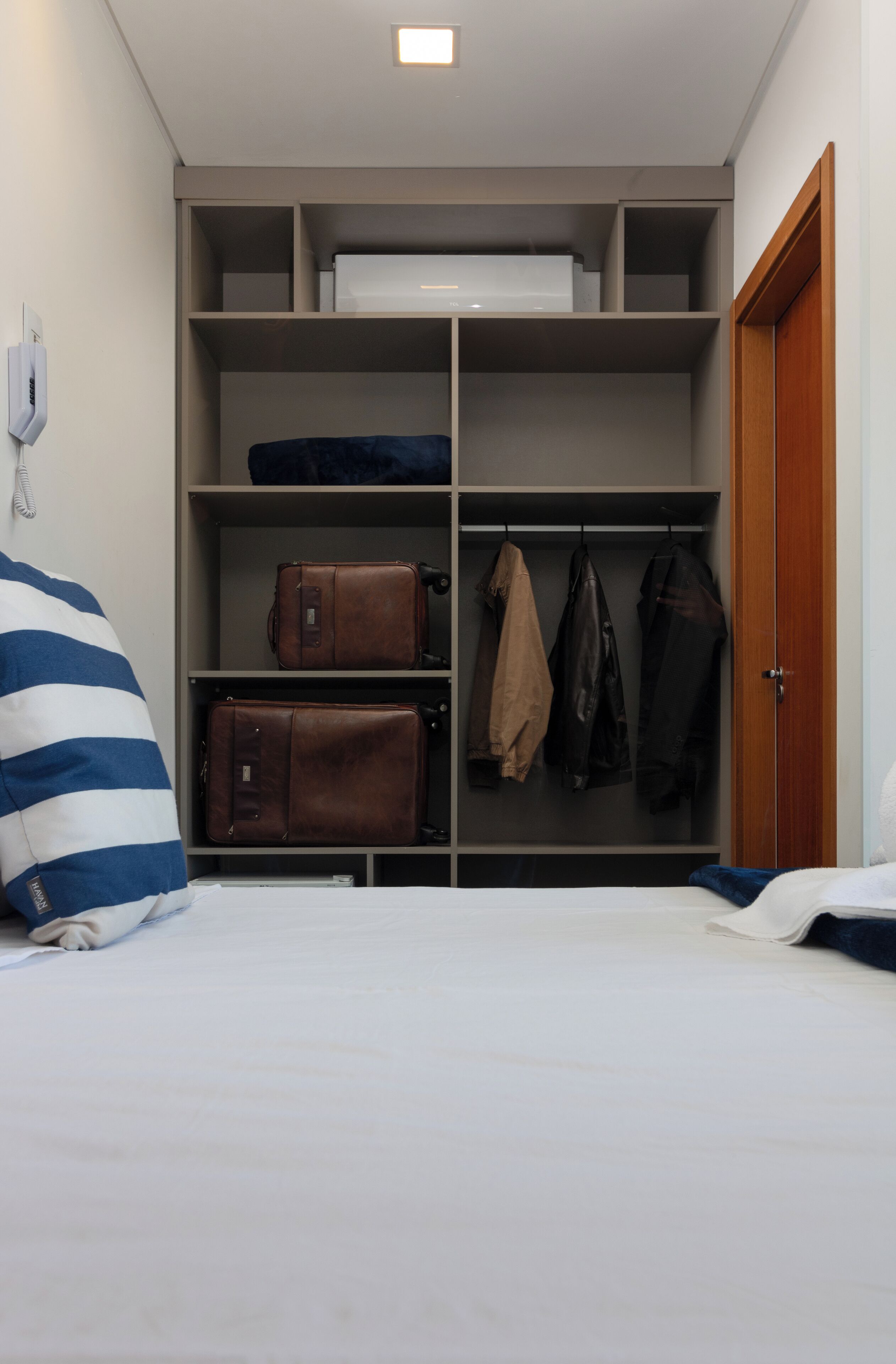 deluxe double room | wardrobe